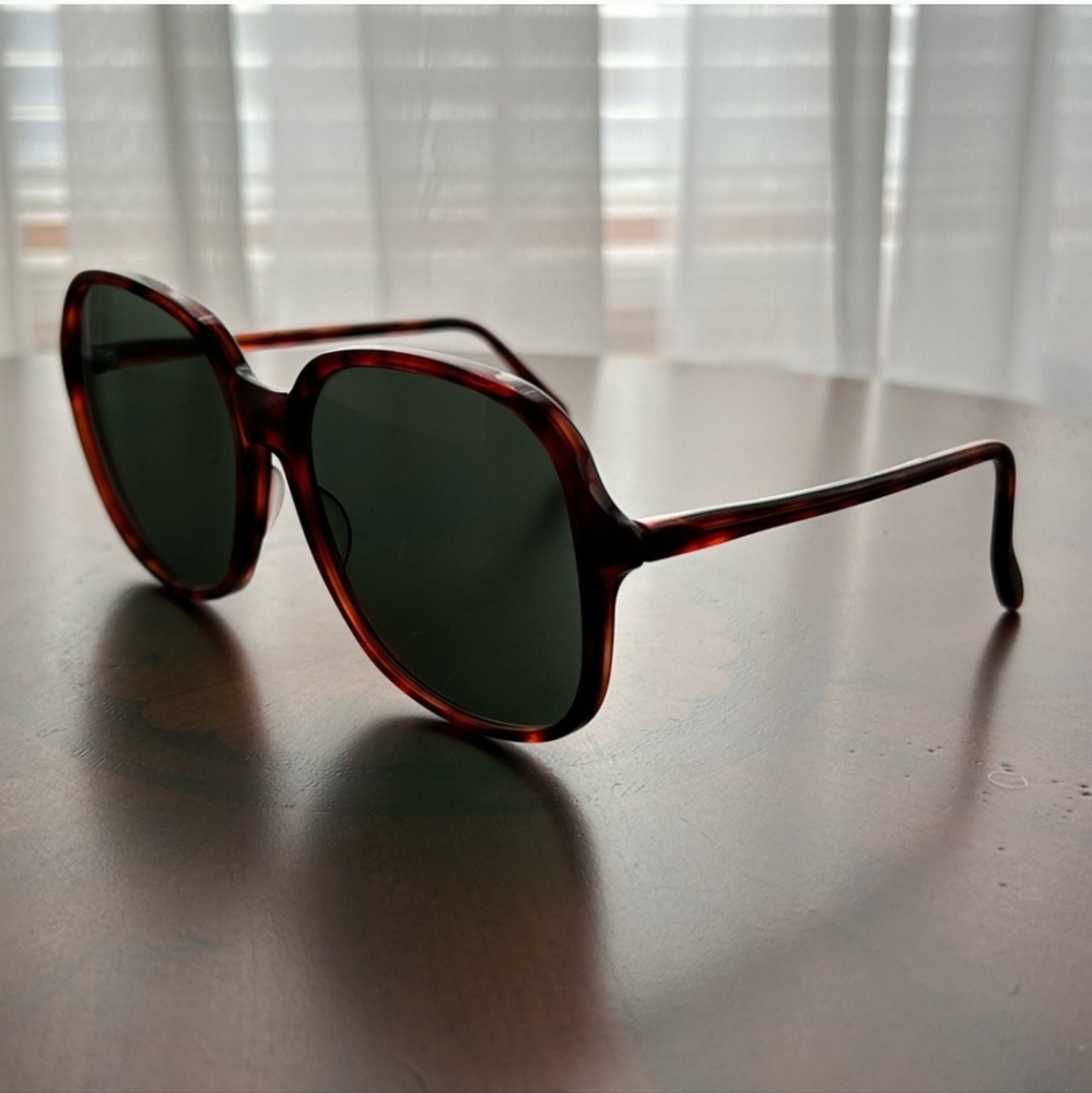 Vintage 1980’s B&L Women's Ray Bans Style W0344 Glass Lens Sunglasses